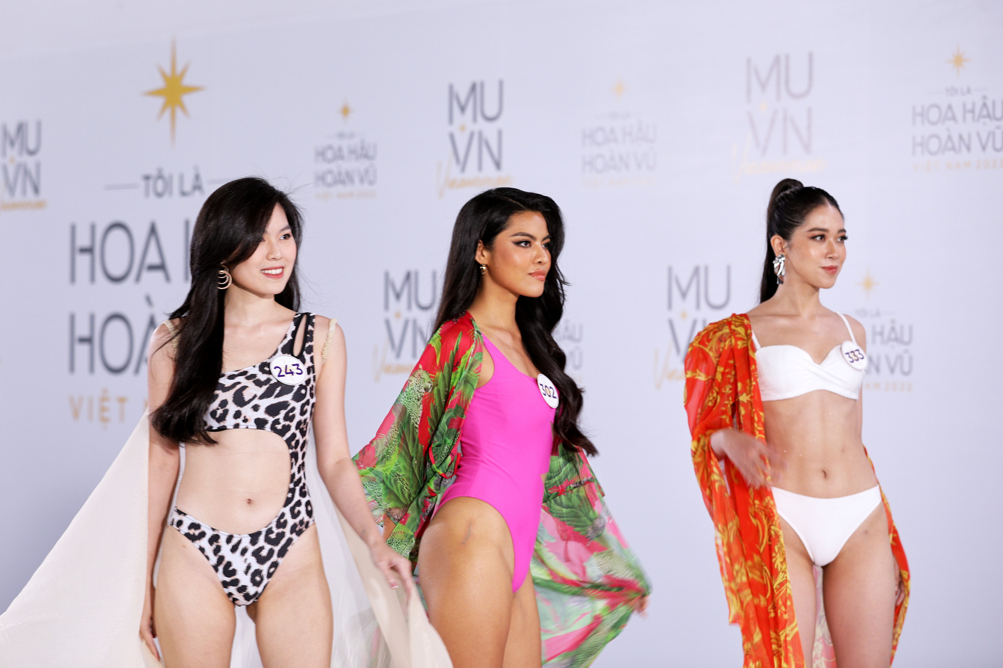 Hoa hậu Hoàn vũ Việt Nam 2022: Dàn thí sinh đọ dáng &quot;cực gắt&quot; trong phần thi áo tắm ở vòng sơ khảo - Ảnh 3.