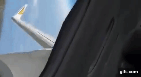 Xuất hiện đoạn video được cho là khoảnh khắc cuối cùng trên máy bay Trung Quốc gặp nạn do chính hành khách ghi lại, giây phút khiếp sợ nhất là lúc này! - Ảnh 2.