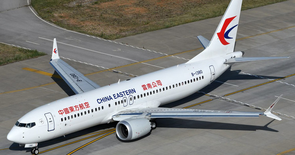 A Boeing 737 plane carrying 133 people has just crashed in China - Photo 1.