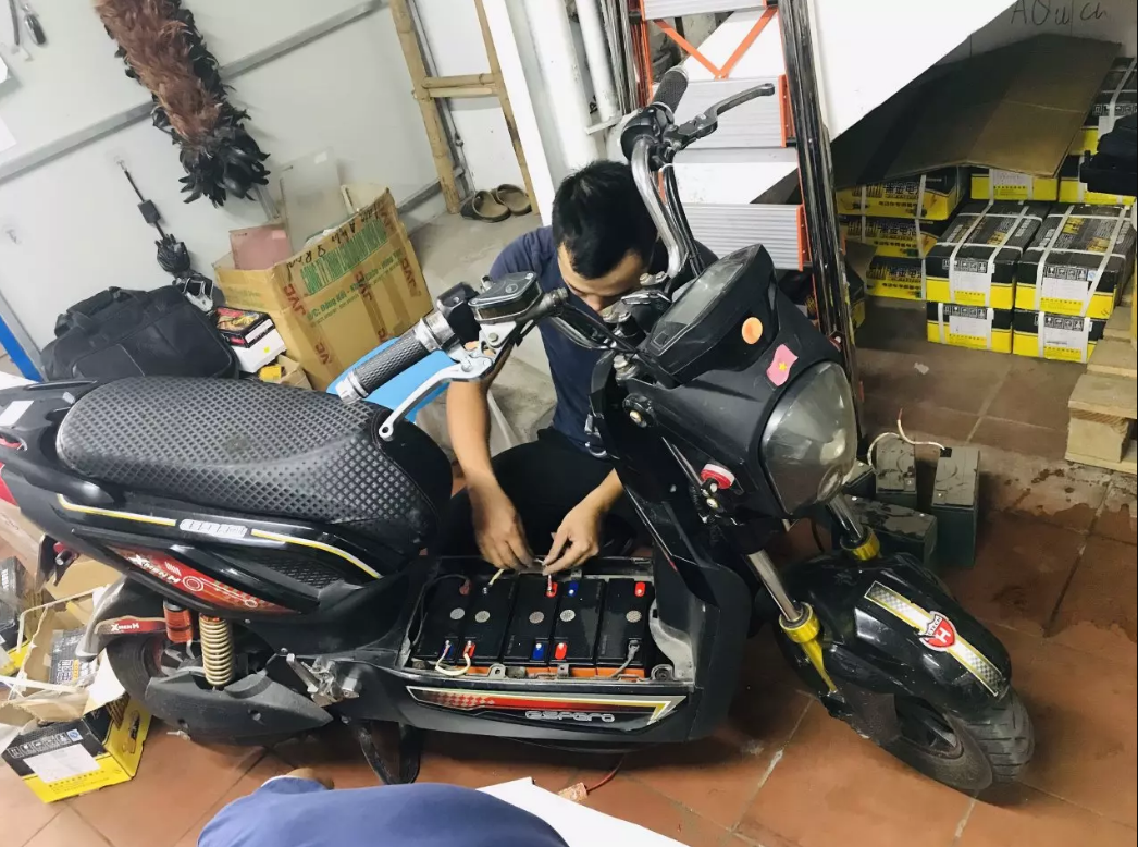 Tranh cãi chuyện đi xe máy điện sạc thì rẻ nhưng thay ắc quy hay pin lại tốn kém, thực hư như thế nào? - Ảnh 4. Tranh cãi chuyện đi xe máy điện sạc thì rẻ nhưng thay ắc quy hay pin lại tốn kém, thực hư như thế nào? - Ảnh 4.