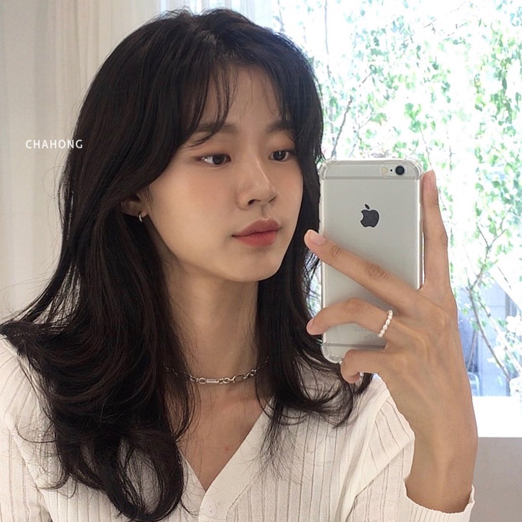 Vẻ đẹp mong manh của cô gái Hàn 21 tuổi được ví như bản sao của IU