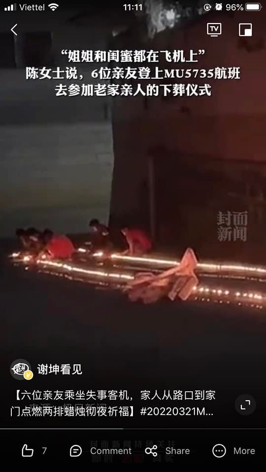 Lighting candles to see off the dead: Relatives of plane crash victims in China lost 6 friends, including a sister and a close friend - Photo 1.