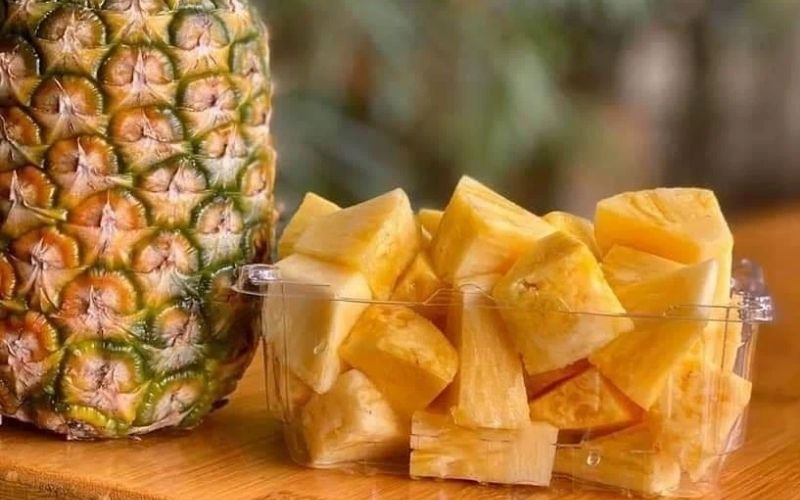 Dứa mật vào mùa ngọt lịm tim khiến chị em mê mẩn