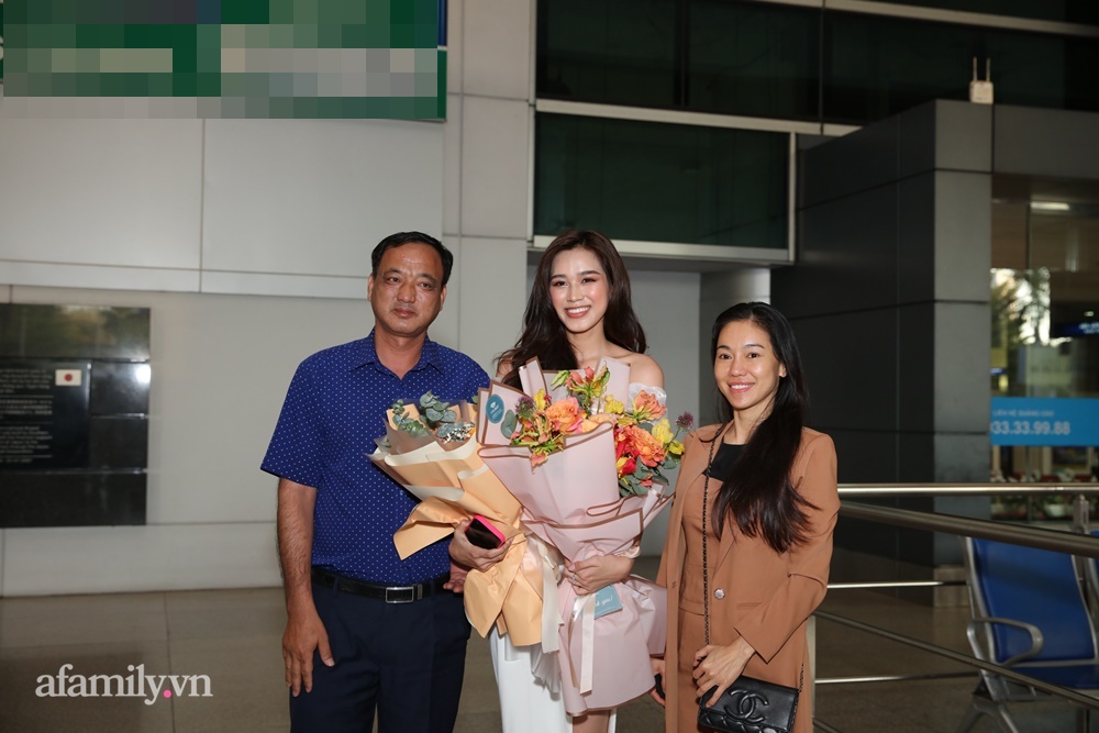 HOT: Miss Do Thi Ha has returned to Vietnam after the Top 13 Miss World achievement, what beauty makes the airport 