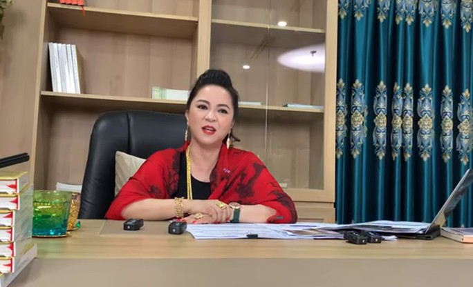 Những vụ livestream đình đám của bà Nguyễn Phương Hằng - Ảnh 1. Những vụ livestream đình đám của bà Nguyễn Phương Hằng - Ảnh 1.
