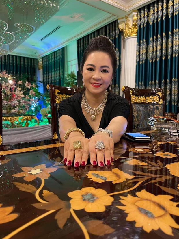 Cơ quan điều tra có thể thu giữ trang sức, kim cương của bà Hằng nếu có liên quan đến tội phạm - Ảnh 7. Cơ quan điều tra có thể thu giữ trang sức, kim cương của bà Hằng nếu có liên quan đến tội phạm - Ảnh 7.