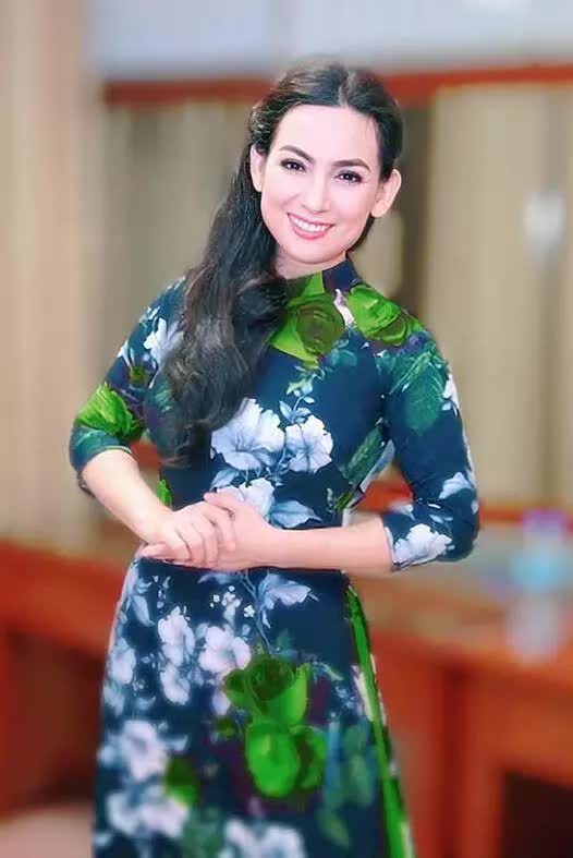 Những vụ livestream đình đám của bà Nguyễn Phương Hằng - Ảnh 7. Những vụ livestream đình đám của bà Nguyễn Phương Hằng - Ảnh 7.