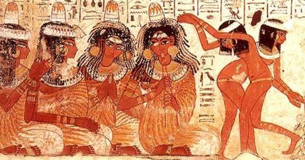 Unbelievable ways the ancients did with newborn babies: Born in front of hundreds of eyes, endured filth for 3 days without bathing - Photo 5.