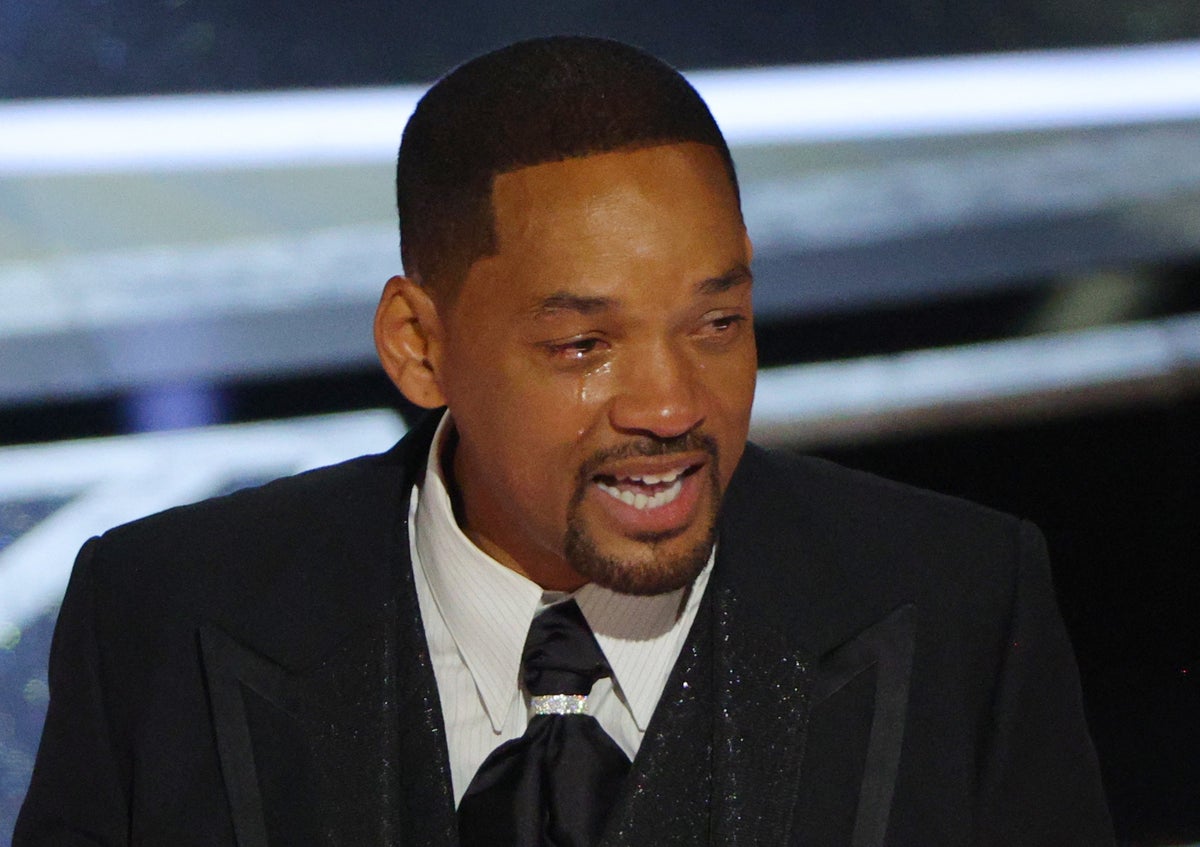 Will Smith bật khóc nhận giải Oscar, xin lỗi vì đánh đồng nghiệp trên sân  khấu