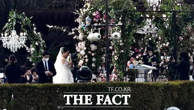 Trọn vẹn những khoảnh khắc khó quên trong đám cưới Hyun Bin - Son Ye Jin: Cô dâu - chú rể đẹp xuất sắc, bố mẹ nghẹn ngào chứng kiến hạnh phúc của các con - Ảnh 4.