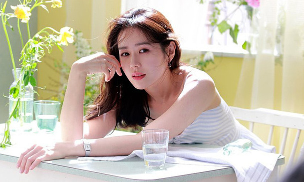 son-ye-jin-1591671569-2782-1591671685_680x0.jpg