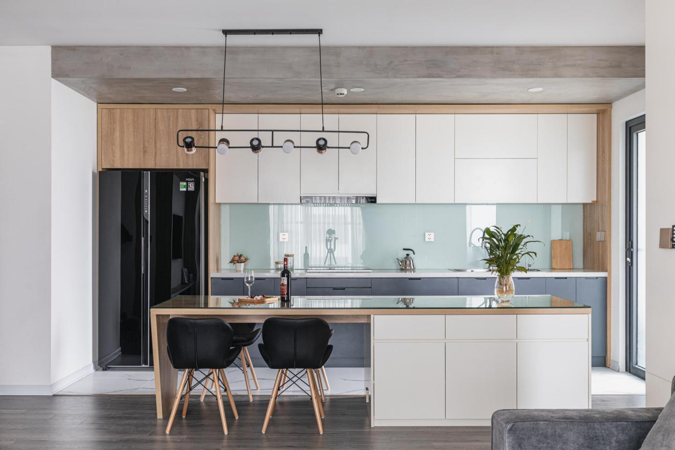 Giải pháp thiết kế nội thất chung cư liên thông phòng khách và bếp ấn tượng, hiệu quả - Ảnh 4.