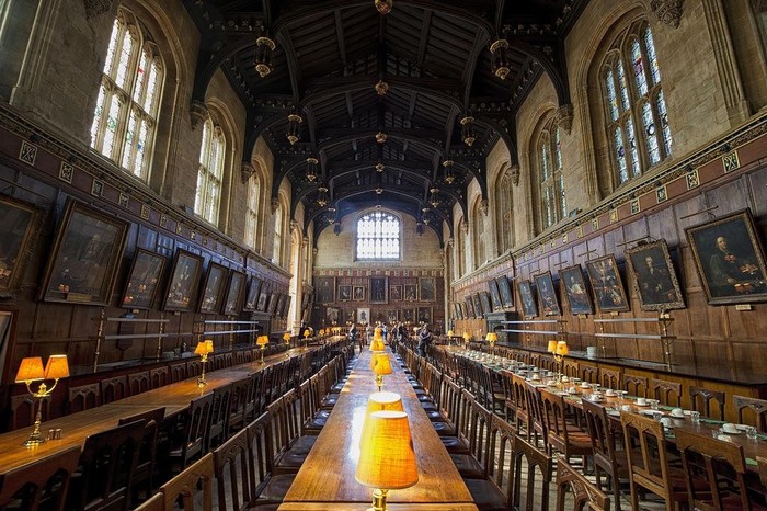 Soi bữa ăn “sang chảnh” như Harry Potter trong Viện đại học Oxford - Ảnh 2.