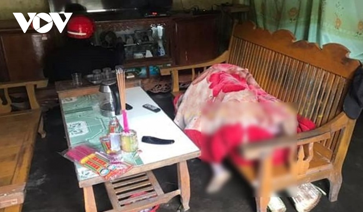 H&agrave;ng x&oacute;m b&agrave;ng ho&agrave;ng ph&aacute;t hiện người đ&agrave;n &ocirc;ng tử vong b&ecirc;n m&acirc;m&nbsp;cơm - Ảnh 1.