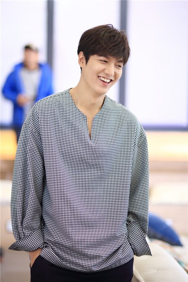 Lee Min Ho bị &quot;phốt&quot; lái máy bay, cặp kè phụ nữ giàu có để được bao nuôi? - Ảnh 6.