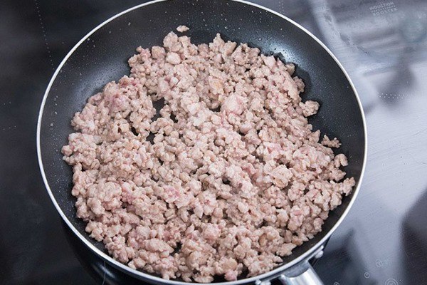 Hôm nào chán cơm thì phải ngay món này: Thơm ngon đủ rau đủ thịt, làm chưa tới 10 phút là xong! - Ảnh 3. Hôm nào chán cơm thì phải ngay món này: Thơm ngon đủ rau đủ thịt, làm chưa tới 10 phút là xong! - Ảnh 3.