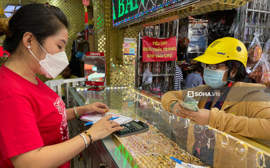 Lắm người cản, tôi cứ mua vàng vía Thần Tài và lãi đậm - Ảnh 1.