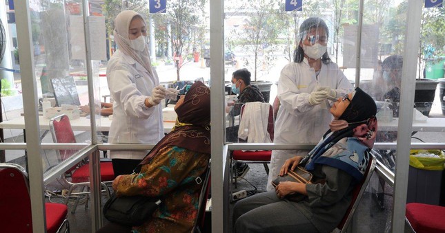 DIỄN BIẾN DỊCH NGÀY 10/3: "Omicron tàng hình" đang lây lan mạnh ở Hà Nội, TPHCM nguy hiểm như thế nào? - Ảnh 1. DIỄN BIẾN DỊCH NGÀY 10/3: "Omicron tàng hình" đang lây lan mạnh ở Hà Nội, TPHCM nguy hiểm như thế nào? - Ảnh 1.