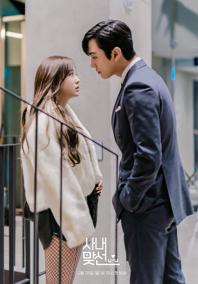 Xin mời Park Min Young vào xách dép cho 2 mỹ nữ công sở ở Business Proposal - Ảnh 2.