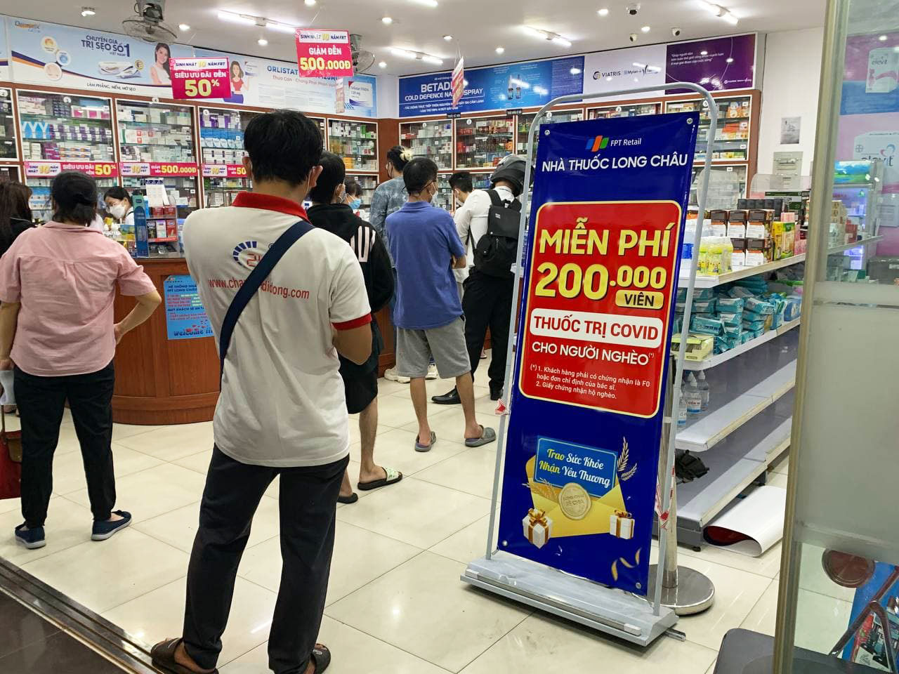 200.000 viên thuốc điều trị Covid sẽ được FPT Long Châu trao tặng miễn phí tới hộ nghèo - Ảnh 2. 200.000 viên thuốc điều trị Covid sẽ được FPT Long Châu trao tặng miễn phí tới hộ nghèo - Ảnh 2.