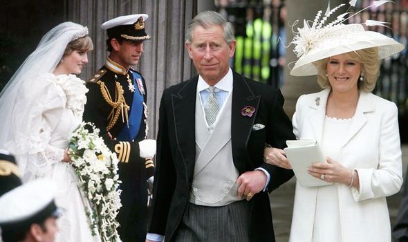 Sự khác biệt đầy phũ phàng giữa Công nương Diana với &quot;tình địch&quot; Camilla trong hôn lễ với Thái tử Charles chỉ trong một khoảnh khắc - Ảnh 3.