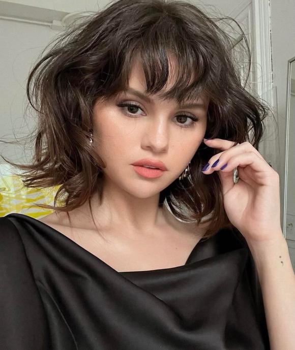 Bị chê lộ cả 'rổ bụng', Selena Gomez xuất hiện với diện mạo mới - Ảnh 8.