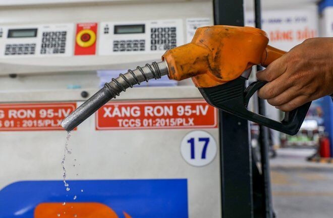 Gasoline price decreased by more than 1,000 VND/liter, oil increased sharply - Photo 1.