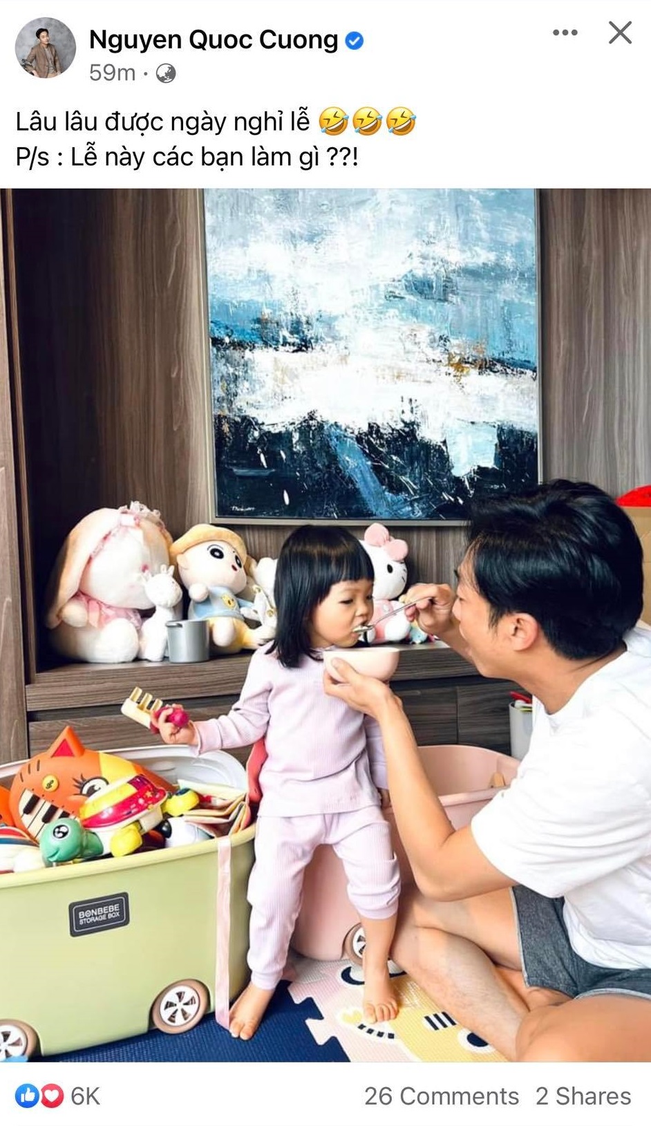 Cường Đô La chuẩn "ông bố bỉm sữa" khi nghỉ lễ vẫn ở nhà chăm con gái Suchin - Ảnh 2. Khoảnh khắc Suchin được "Ông bố bỉm sữa" Cường Đô La bón cơm - Ảnh 2.