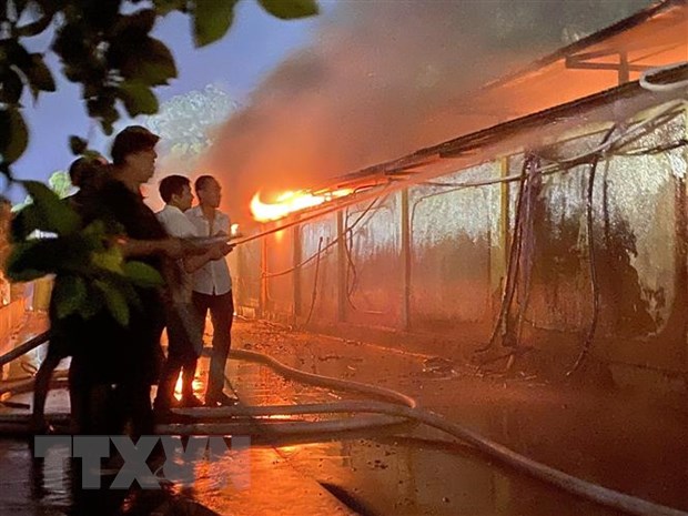 Quang Ninh: Fire at Ha Long market 1, many business households were damaged - Photo 1.