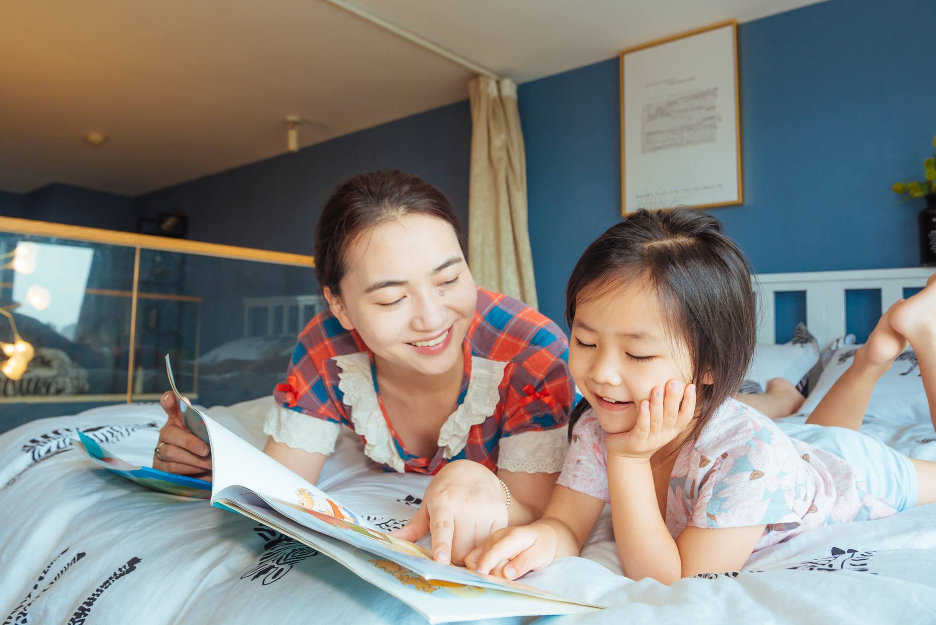 Thường xuyên làm 4 việc này trước khi ngủ, người mẹ bất ngờ khi thấy đứa con gái 4 tuổi thay đổi chóng mặt - Ảnh 1. Trẻ nên làm gì trước khi ngủ - Ảnh 1.