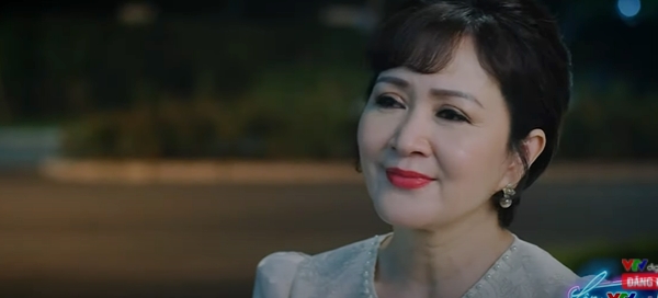 Loving the sunny day on episode 6: Mrs. Nhung insulted Trang again in the middle of the party, too disappointed, the female lead returned and quit - Photo 2.