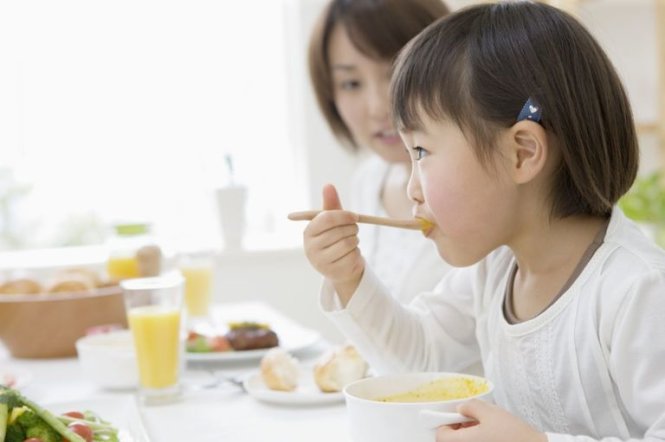 Hậu COVID -19, trẻ đã từng là F0 nên ăn uống thế nào để đảm bảo sức khỏe khi quay lại trường học? - Ảnh 2. Hậu COVID -19, trẻ đã từng là F0 nên ăn uống thế nào để đảm bảo sức khỏe khi quay lại trường học? - Ảnh 2.