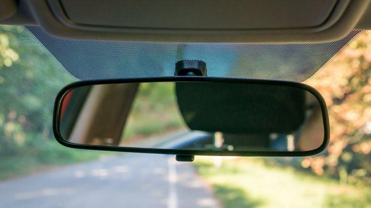 Những chấm đen nhỏ li ti trên kính lái ô tô có tác dụng gì? - Ảnh 3.