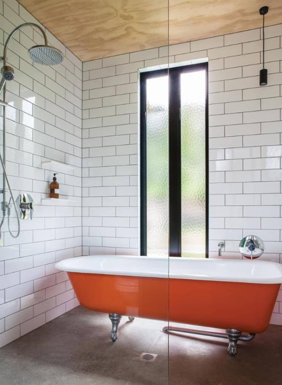 Make the family bathroom more vibrant with the highlight of the colorful bathtub - Photo 10.