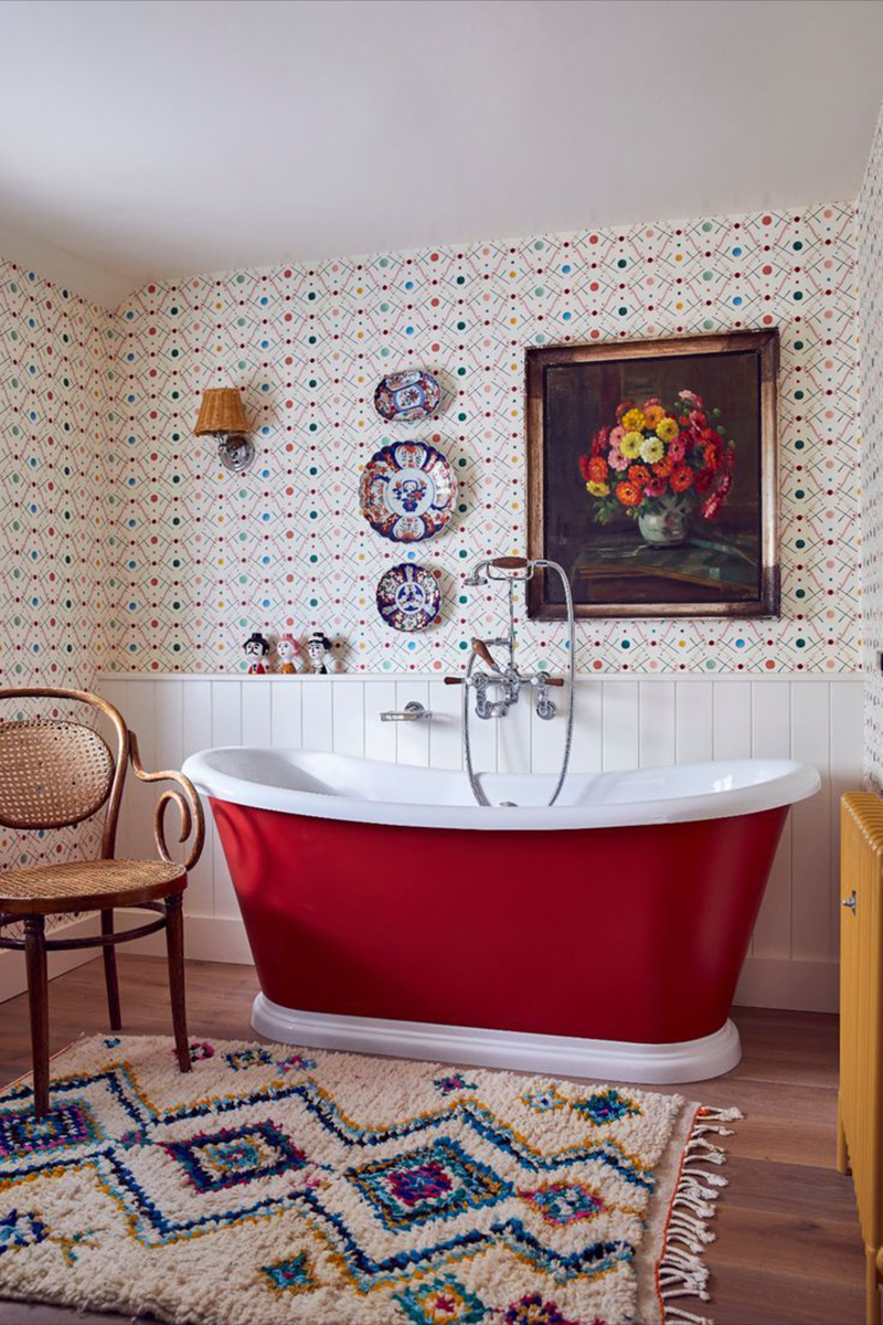Make the family bathroom more vibrant with the highlight of the colorful bathtub - Photo 11.