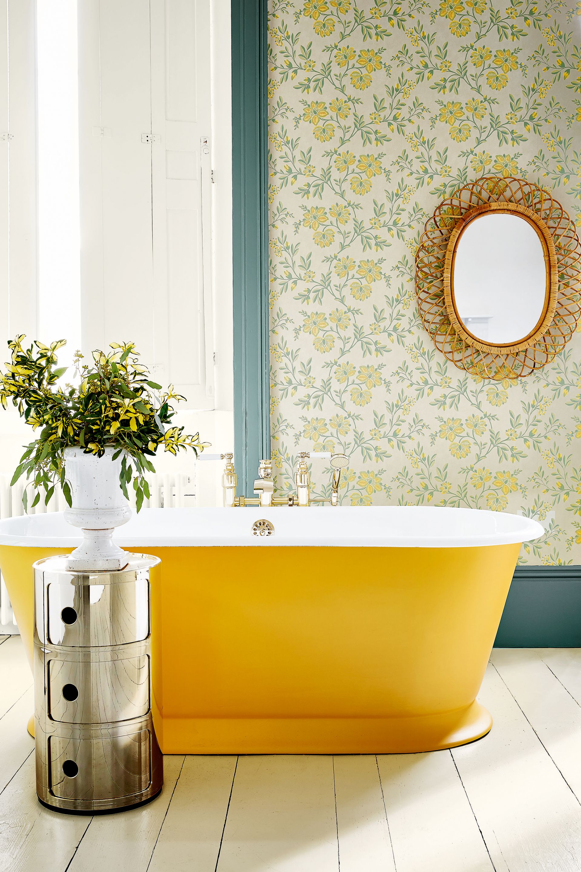 Make the family bathroom more vibrant with the highlight of a colorful bathtub - Photo 13.
