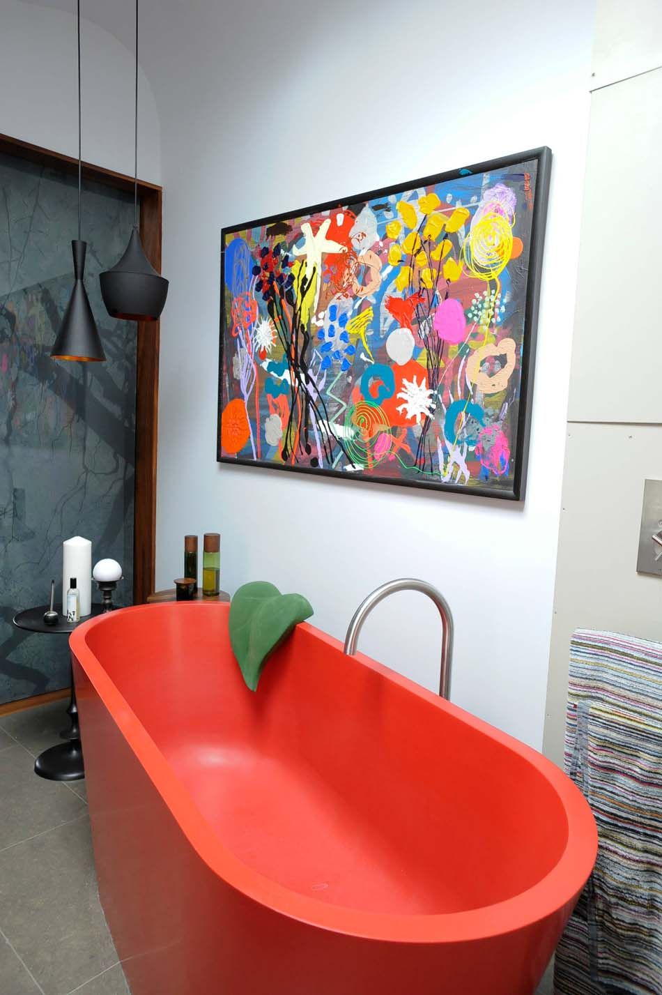 Make the family bathroom more vibrant with the highlight of the colorful bathtub - Photo 14.