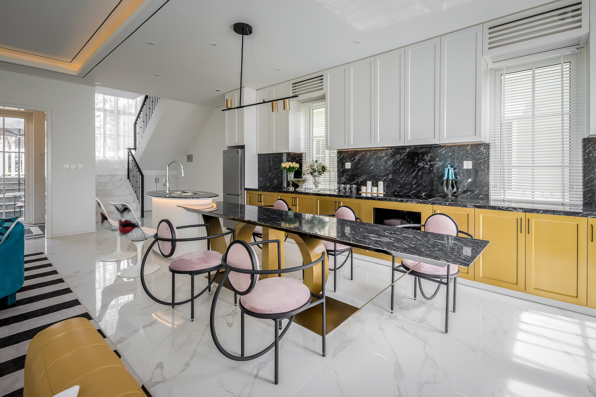 Căn villa 280m² trang bị nội thất giá 3 tỷ đẹp như bản giao hưởng nghệ thuật đương đại bên bờ biển Phan Thiết - Ảnh 13. Căn villa 280m² trang bị nội thất giá 3 tỷ đẹp như bản giao hưởng nghệ thuật đương đại bên bờ biển Phan Thiết - Ảnh 13.