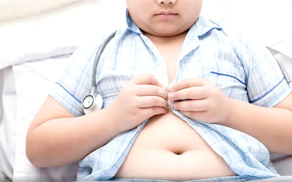 Cha mẹ nên tránh ngay những điều này để giúp trẻ thoát thừa cân béo phì hiệu quả - Ảnh 1.