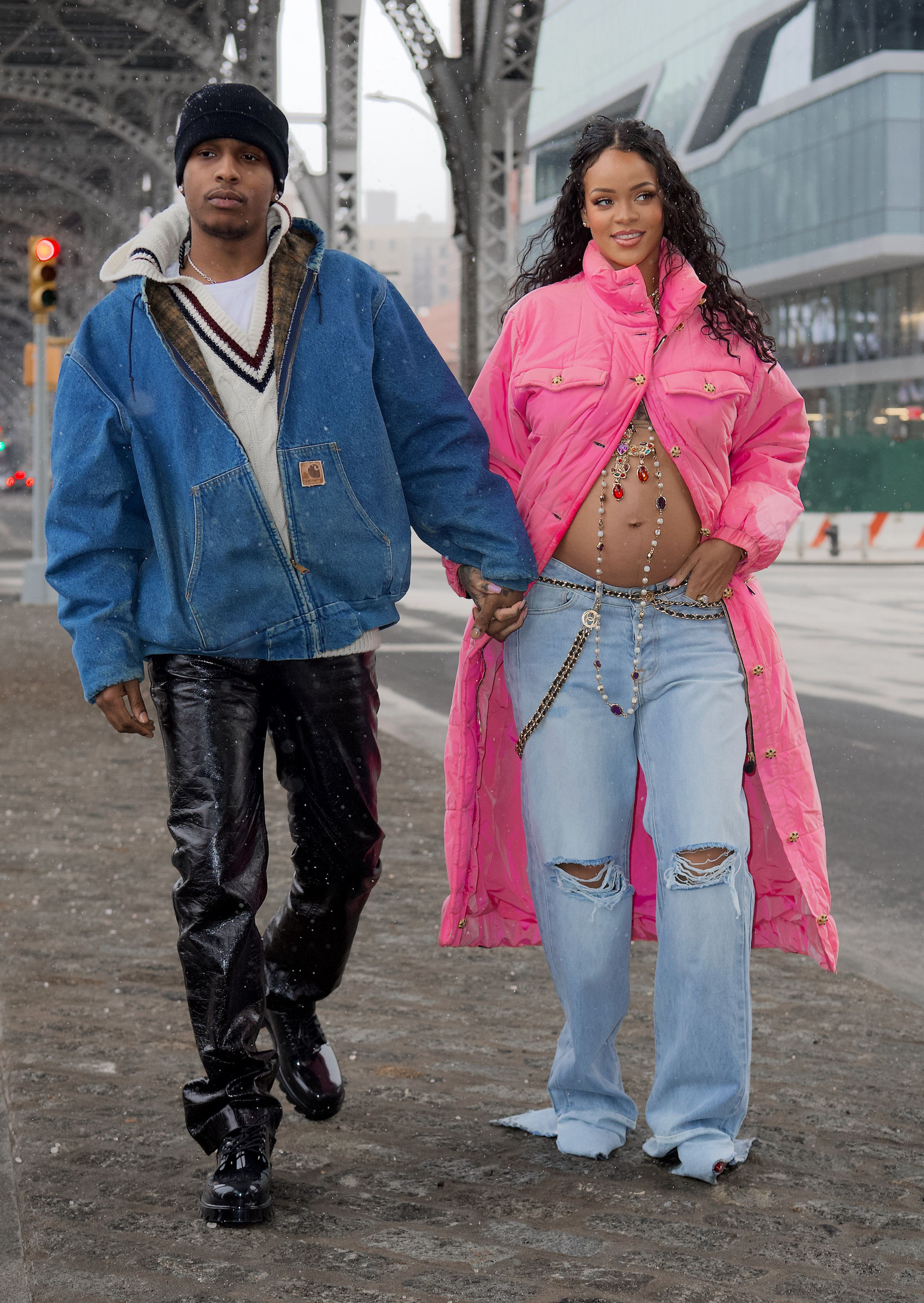 Biến căng: Rihanna đá bạn trai rapper vì bị cắm sừng giữa lúc mang thai, tiểu tam chính là nhà thiết kế của Fenty? - Ảnh 2.