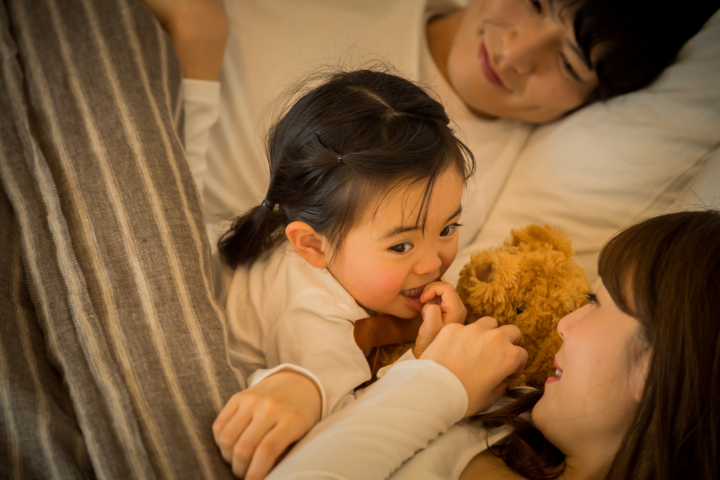 Thường xuyên làm 4 việc này trước khi ngủ, người mẹ bất ngờ khi thấy đứa con gái 4 tuổi thay đổi chóng mặt - Ảnh 1. Trẻ nên làm gì trước khi ngủ - Ảnh 1.