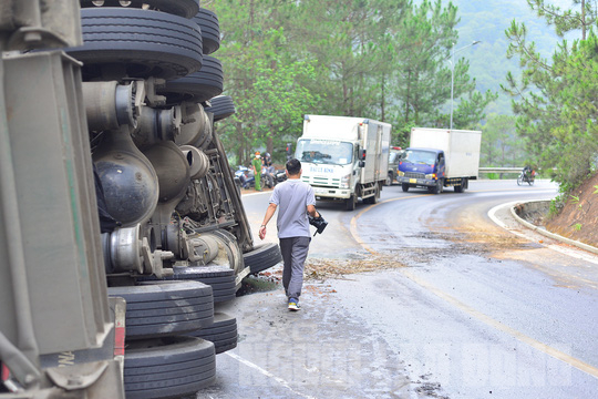 Serious accident on Mimosa Pass Da Lat, 7 people injured - Photo 2.