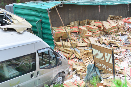 Serious accident on Mimosa pass Da Lat, 7 people injured - Photo 6.