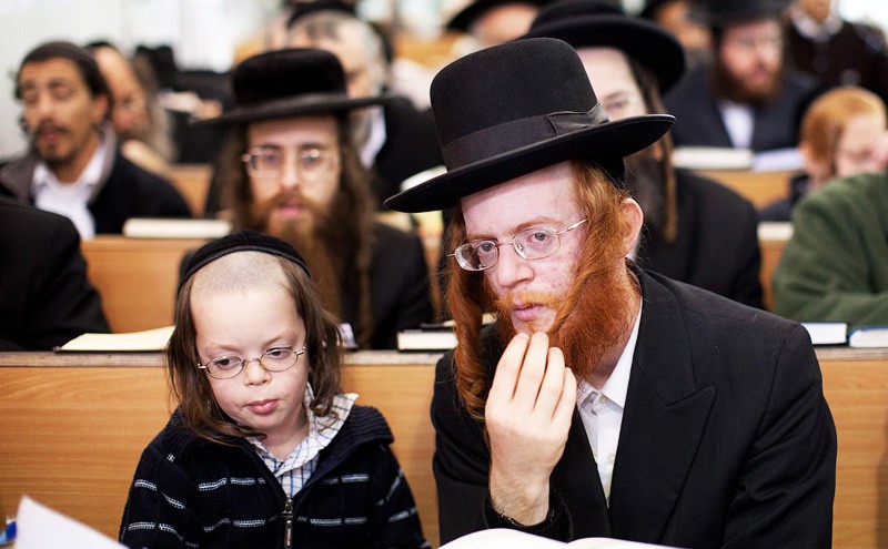 The Jews teach their children with 7 rules that are more precious than gold to create the quintessence of humanity: One thing many parents complain about their children but are encouraged in this country - Photo 1.