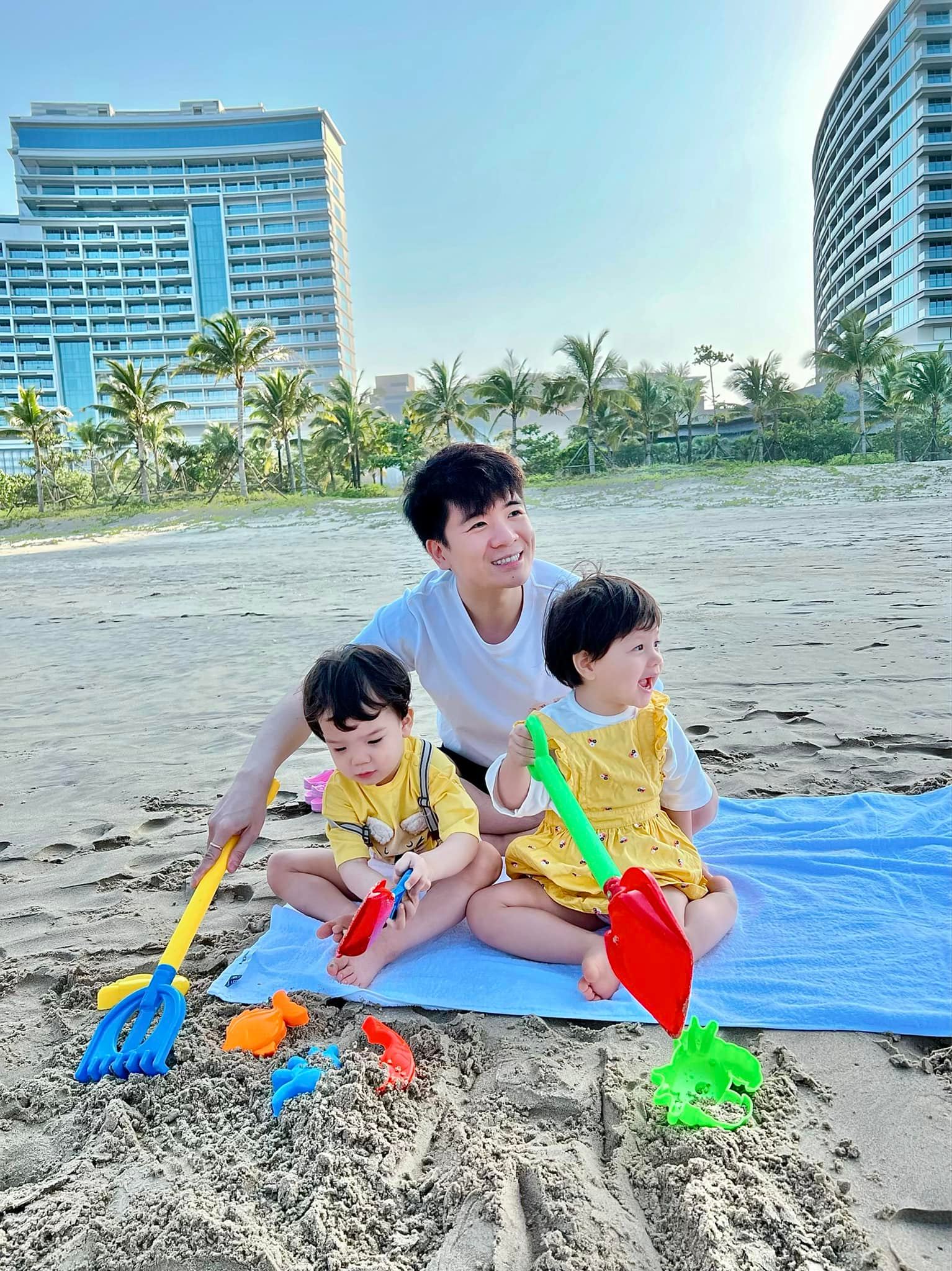 Thiếu gia Đỗ Quang Vinh gây sốt khi cứ mỗi tuần thả nhẹ một chiếc ảnh và câu quote thể hiện tình cha con - Ảnh 3. Thiếu gia Đỗ Quang Vinh gây sốt khi cứ mỗi tuần thả nhẹ một chiếc ảnh và câu quote thể hiện tình cha con - Ảnh 3.