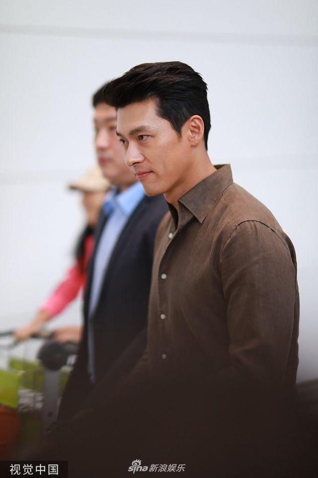 No need to go next to his wife Son Ye Jin, Hyun Bin also stormed the airport many times thanks to his 