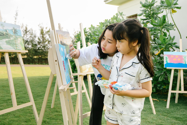 Ca sĩ Lưu Hương Giang toát mồ hôi hột khi 2 cô con gái kiểm tra trình tiếng Anh của mẹ: Căng thẳng quá đi thôi! - Ảnh 3.