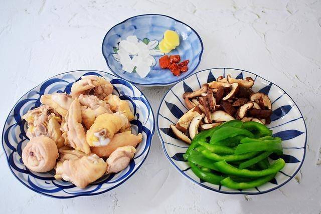 Delicious, easy-to-make mushroom-braised chicken for dinner - Photo 2.