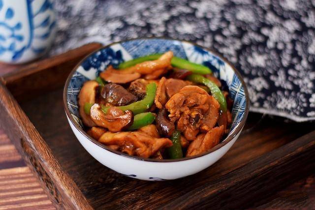 Delicious, easy-to-make mushroom-braised chicken for dinner - Photo 10.