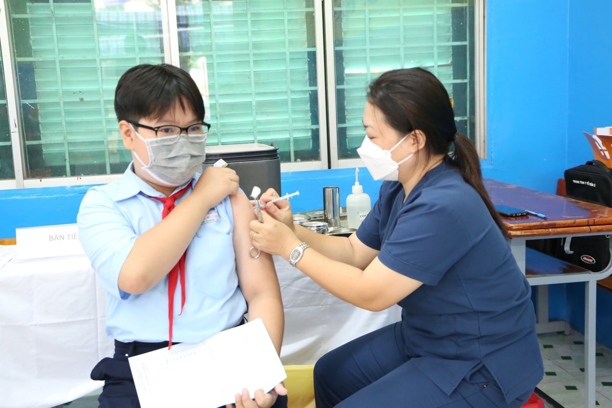 City.  Ho Chi Minh City: More than 10,000 6th grade children have been vaccinated against COVID-19 - Photo 2.